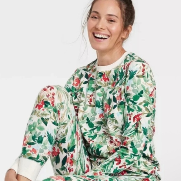 NEW Stars Above Women’s Thermal Pajama Set Holly Print sz. Small - Picture 2 of 4